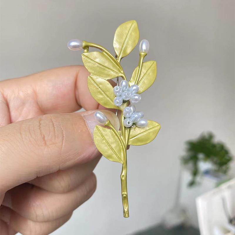 Natural Peach Myrtle Flower Brooch Alloy Floral Jewelry For Women