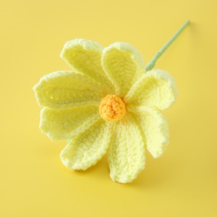 1Pcs Crochet Lily Flowers Creative Hand-knitted Lilies Flower Bouquet Wedding Party Home Decor