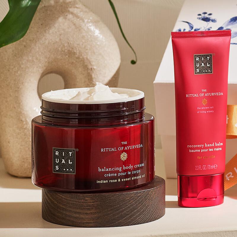 Rituale Das Ritual der Ayurveda-Körperlotion