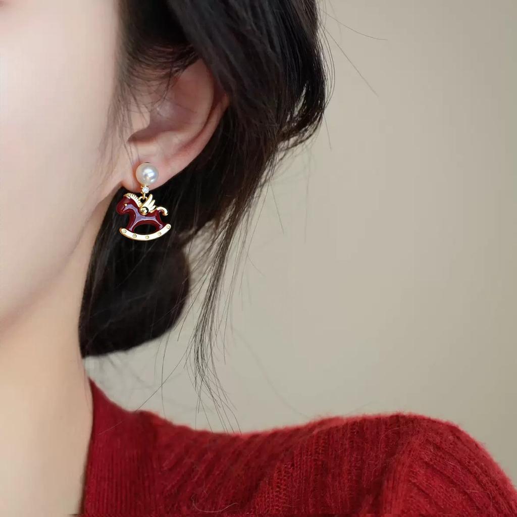 Natural freshwater pearl earrings, red pearl earrings, autumn and winter high-end feeling, New Year earrings