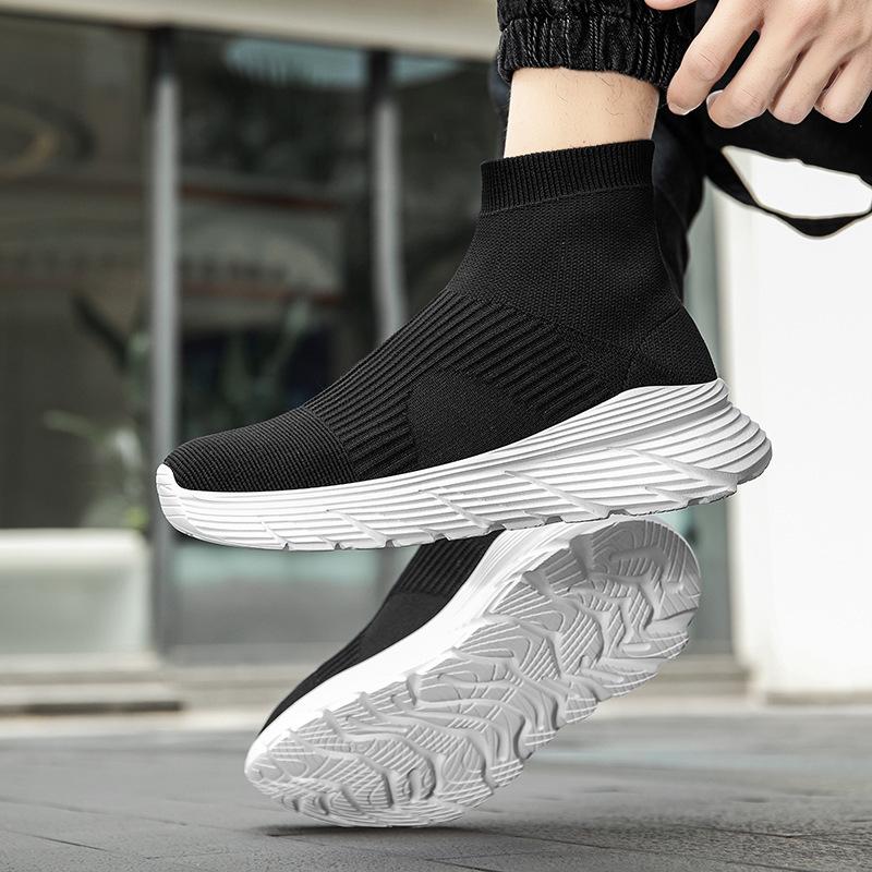 Couple shoes New fly-woven socks shoes Breathable and lightweight mesh shoes Casual sports shoes