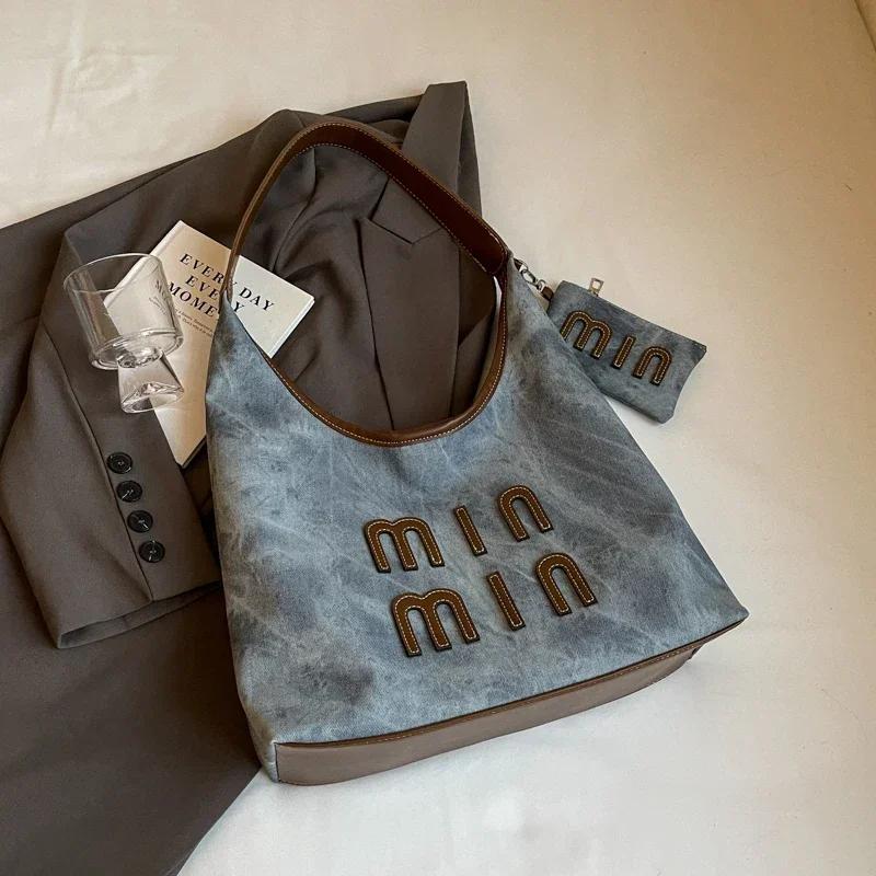 Large Capacity Feminine Tote Bag  Travel Bag  Casual Bag  Trendy In Fashion  Shoulder Bag