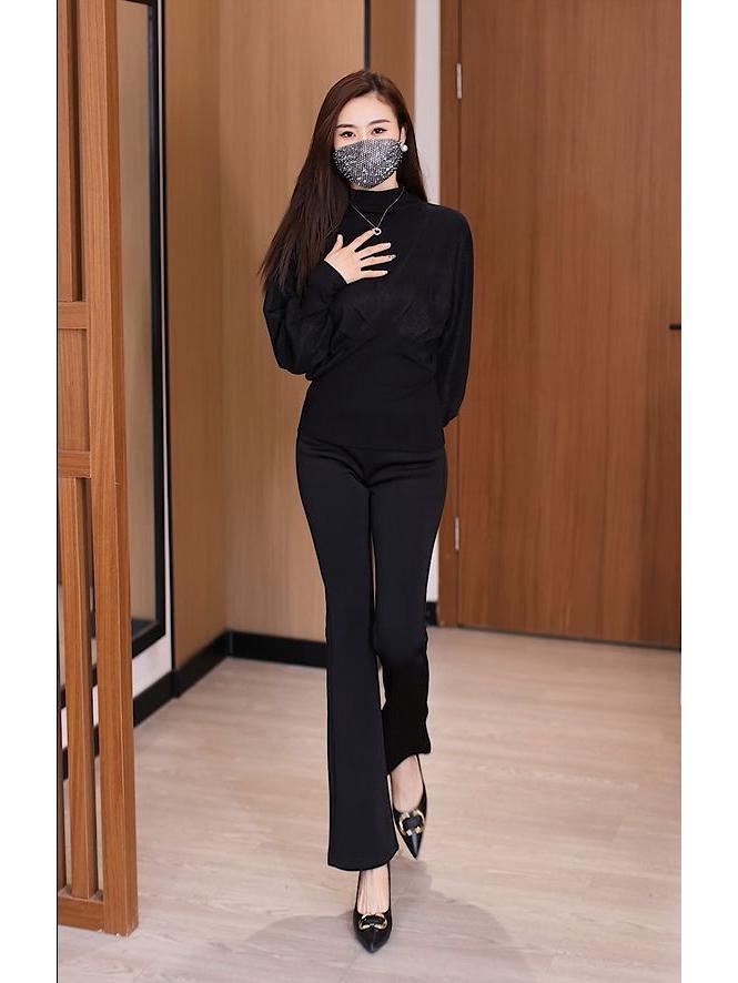 Chic Angora Red Semi-High Neck Women's Layered Stretch Shirt