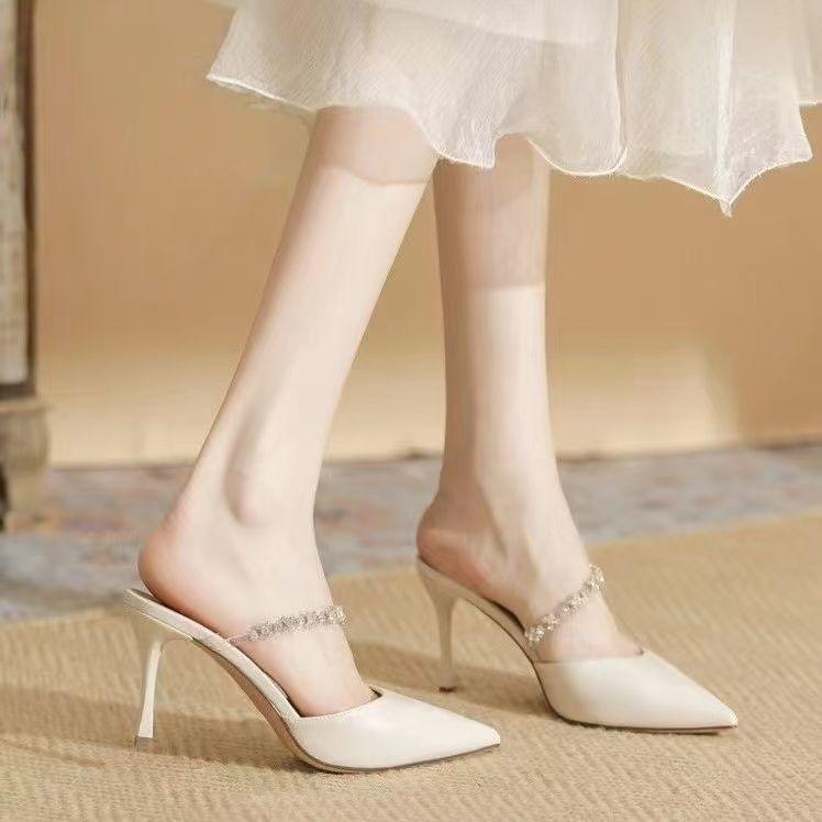 In the summer of 2025, the new European and American pointed rhinestones with high heels, thin heels, sexy temperament, bag head cool slippers.
