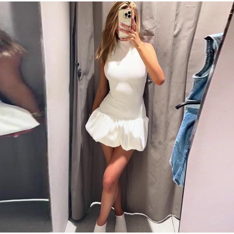 Вязаное плиссированное бальное платье с открытой спиной — фото 7