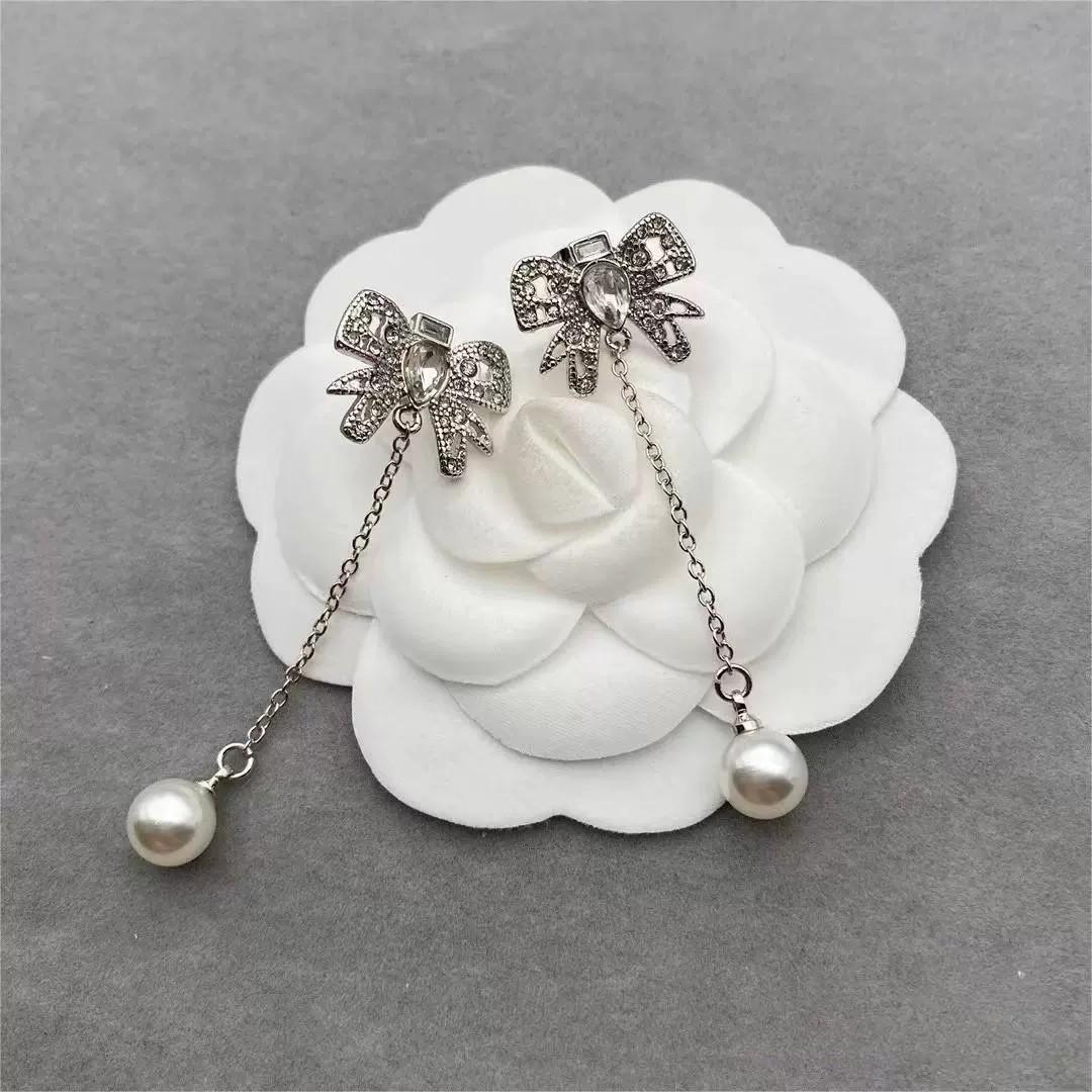 

Розкішні сережки-китиці з перлів та діамантів від Miss Miu