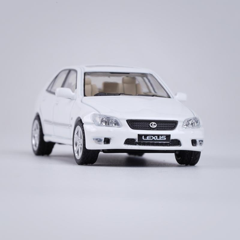 1/64 Lexus IS300 Sedan Miniature Model JKM 1:64 Premium Toy Car Vehicle Free Wheels Diecast Zinc Alloy Metal Collection Gift Boy