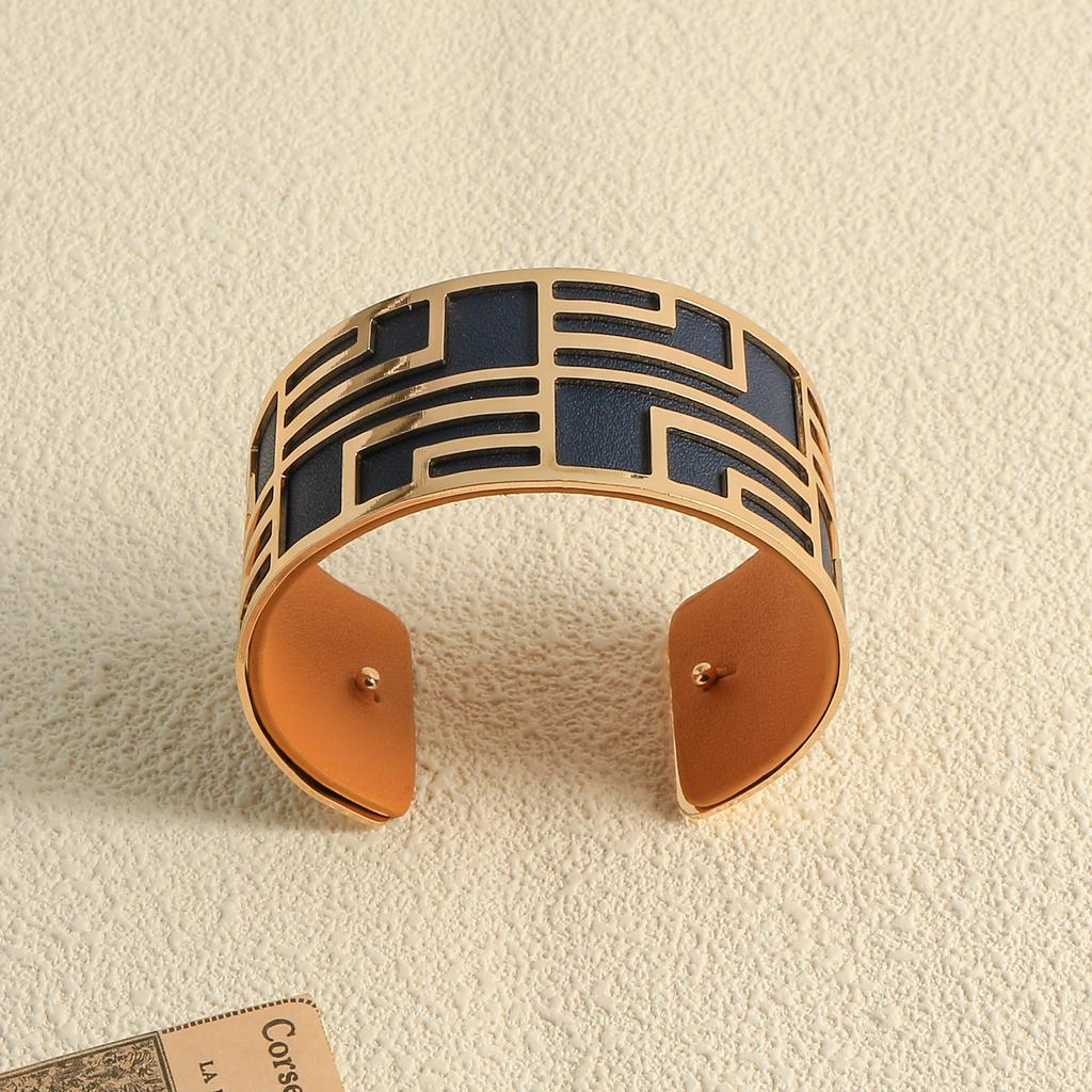 Georgette Luxury Line Shape Decoration Double Sided Interchangeable Leather Women's Fashion Jewelry Party Open Cuff Bracelet