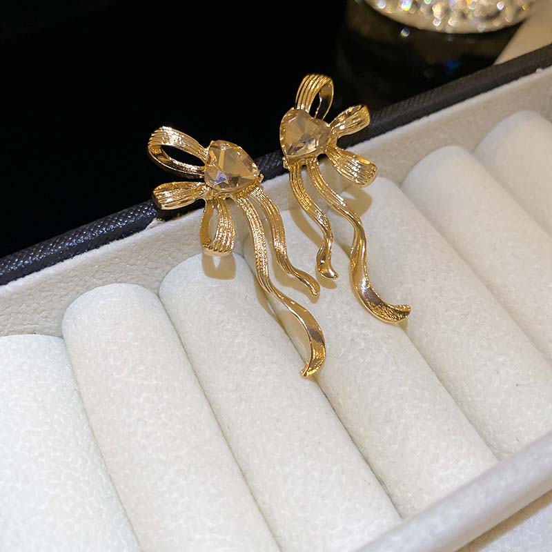 

2025 Fashion Gold Color Metal Line Bow Pendant Earrings For Women Elegant Crystal Heart Long Bowknot Tassel Drop Earrings