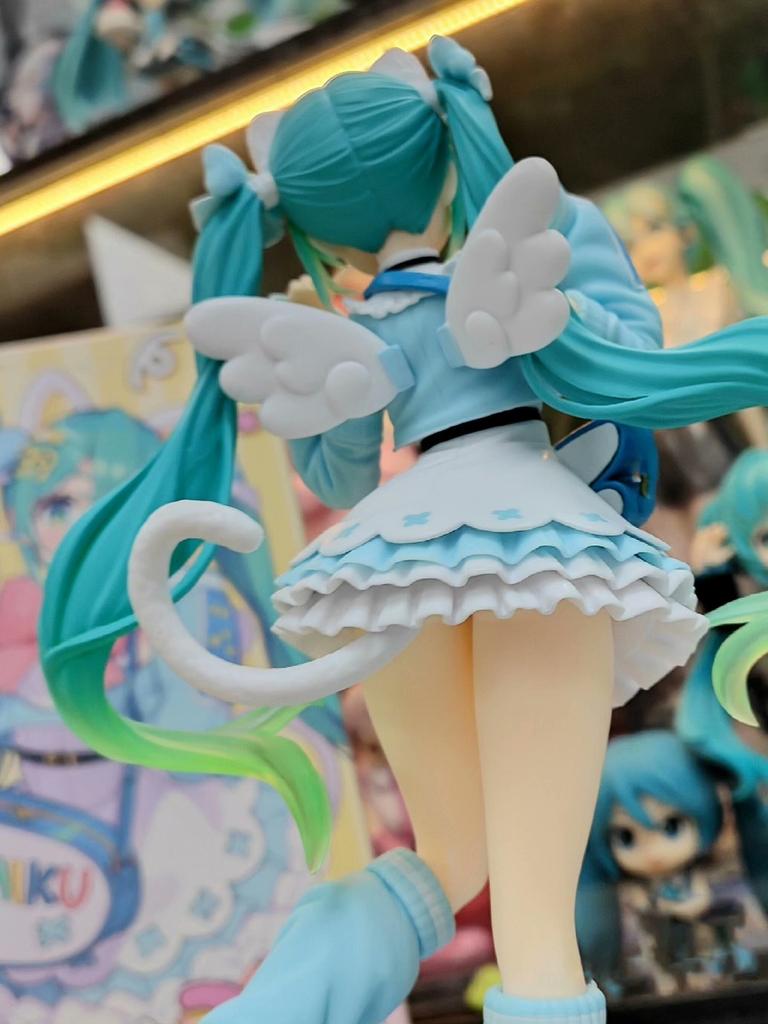 New  Hatsune Miku - Cat Eat Ver. -Kawaii Fashion Scene Model Collection Desk Toy Collectible Lovely Action Figure Birthday Gift