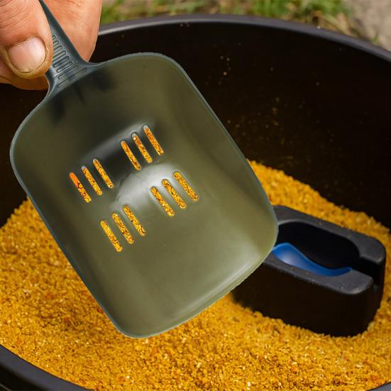 Rybářská vrhací lžíce na návnady s drenážními otvory Ergonomická rukojeť Přenosná lopatka na nahazování rybářských návnad pro lov kaprů Rybářské příslušenství