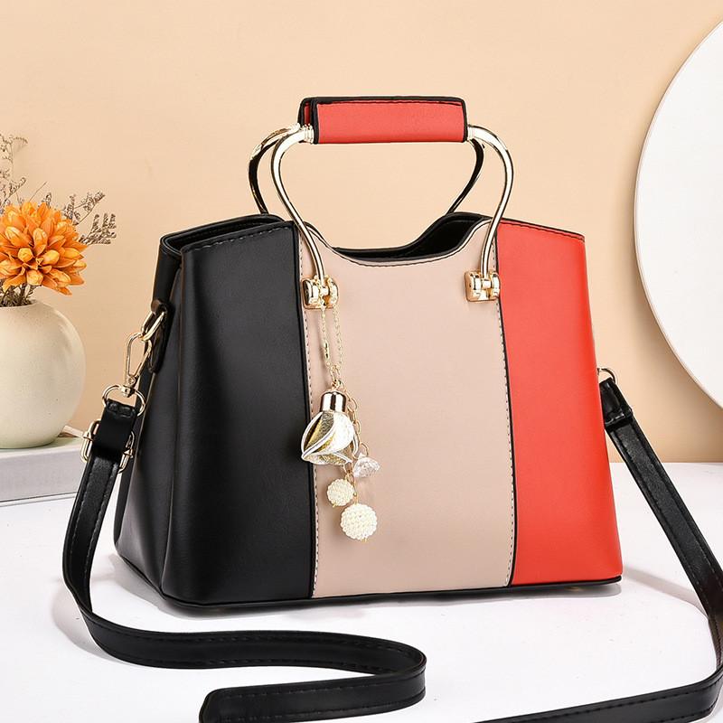 Stylish Crossbody Bucket Bag In Trendy Red And Yellow With Chic Chain Detail And Zipper Closure красный