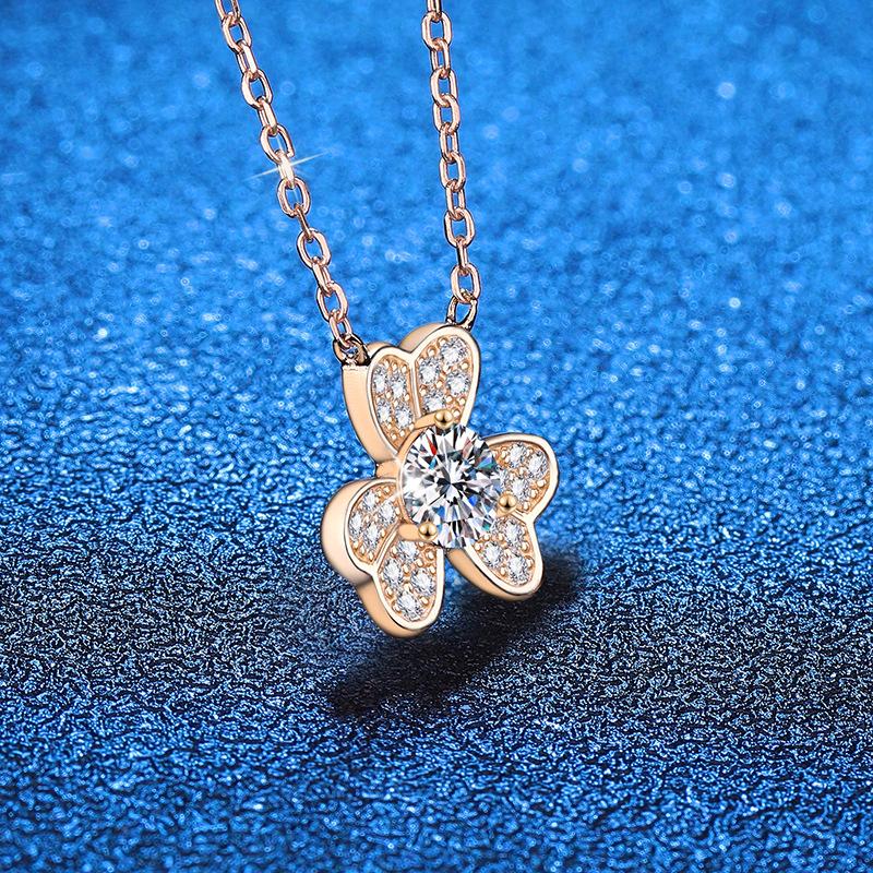 Leaf Pendant Sterling Silver 0.5ct D Color Moissanite Pendant Necklace For Women Sparkling Wedding Party Fine Jewelry