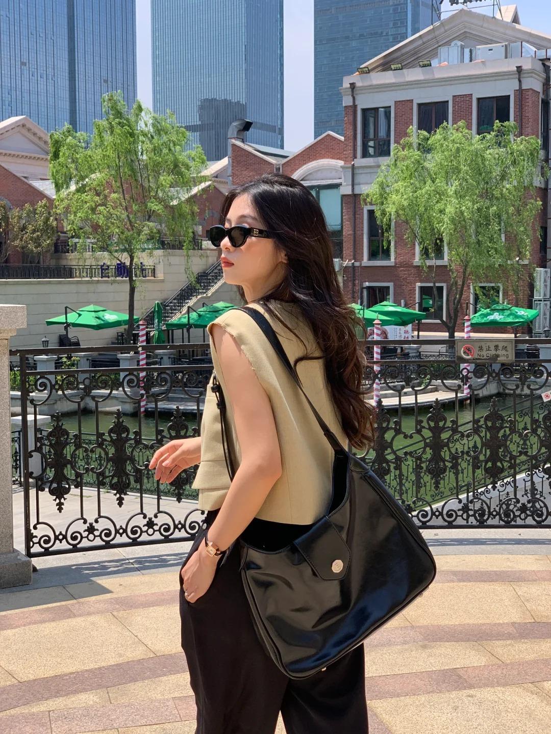 

Сумка женская 2024 новая большая вместительная сумка-тоут модная оригинальная студенческая сумка через плечо большая сумка для поездок на работу чёрный