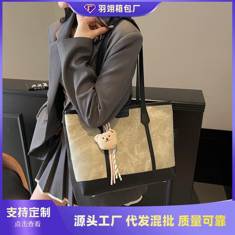 Large-capacity simple tote bag women's new fashionable versatile shoulder bag niche class commuter bag