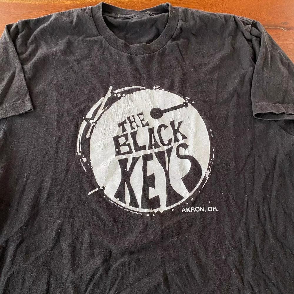 The Black Keys 2004 Tour Gift For Fan All Size S to 5XL T-shirt SA453.webp Unisex T-Shirt S