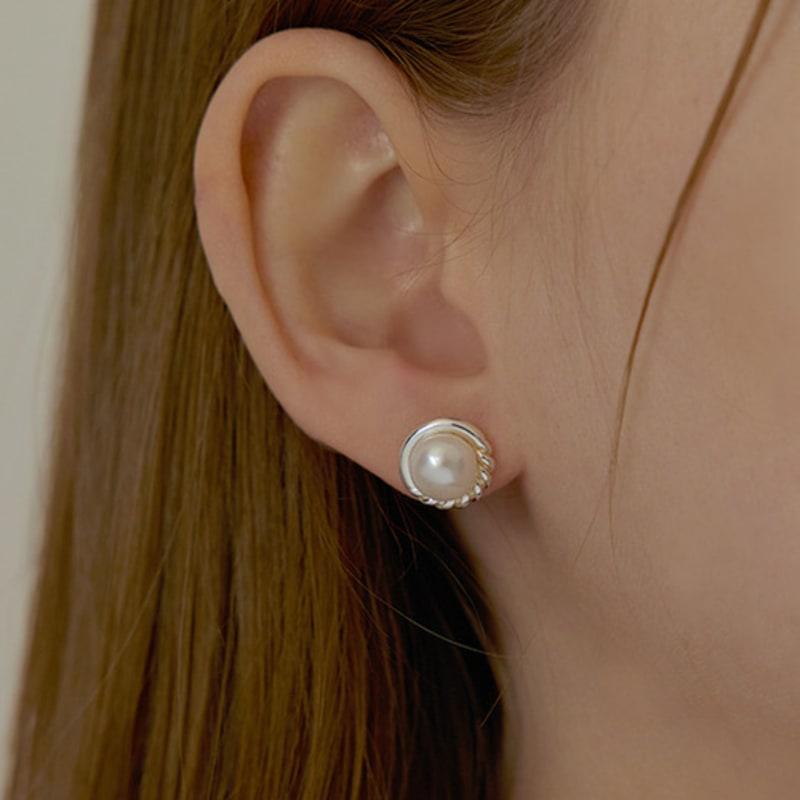 Lewe Twist Pearl Earring