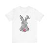 Niedliches T-Shirt mit karierter Osterhasen-Silhouette und flauschigem Schwanz