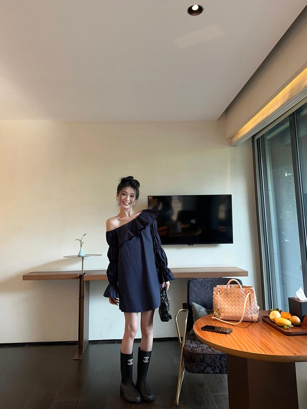 

French gentle wind ruffle leaf edge slanted shoulder dress women s early autumn temperament beautiful loose a word short skirt S темно-синий