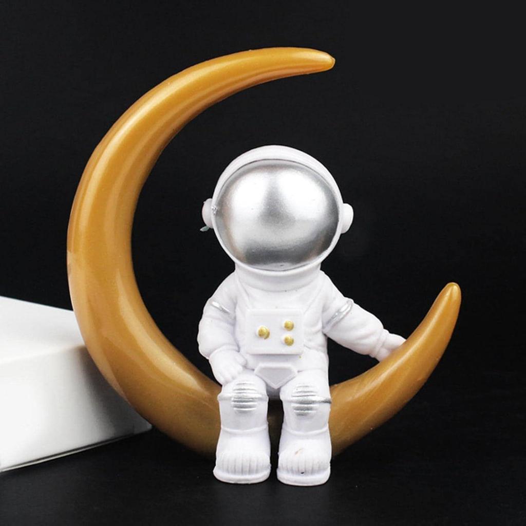 Cute Outer Space Astronaut Figurine Action Figure Toys Statue for Showpiece Home Living Room Decor Office Desktop Decoration Car Dashboard