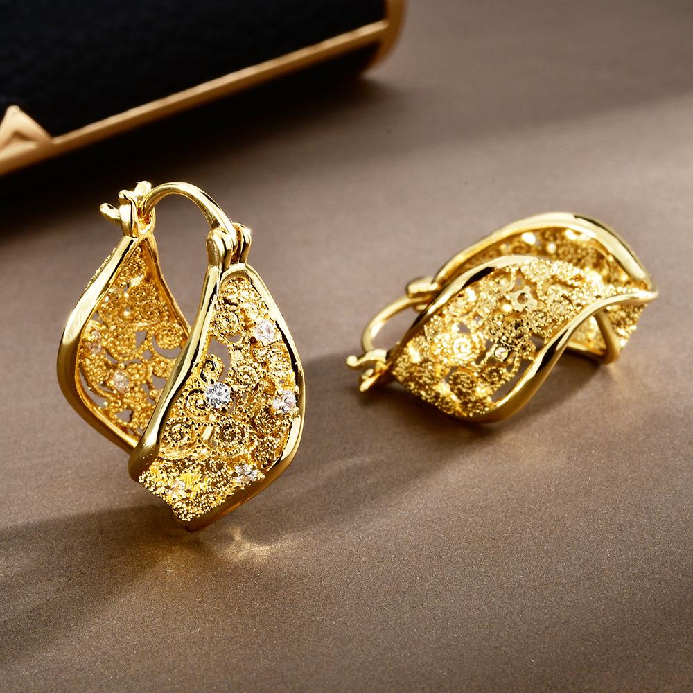 Vintage Twisted U-Shape Filigree Hoop Earrings Light Luxury Zircon Ear Buckles for Women