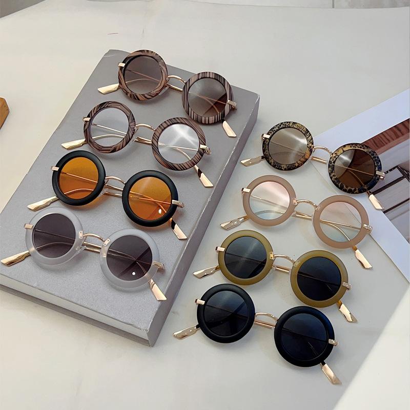 New Retro Gradient Round Thin Frame Women Sunglasses Brand Wood Grain Frame Design Steam Punk Men Trendy Glasses UV400