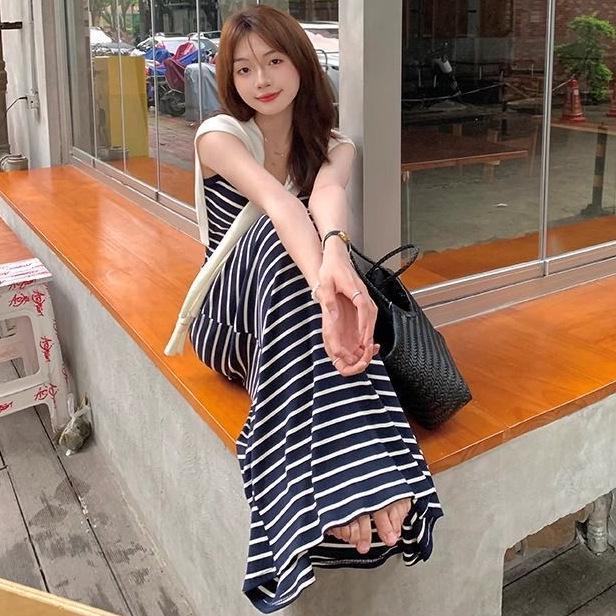 Neues Mode gestreiftes ärmelloses koreanisches glockenförmiges Kleid