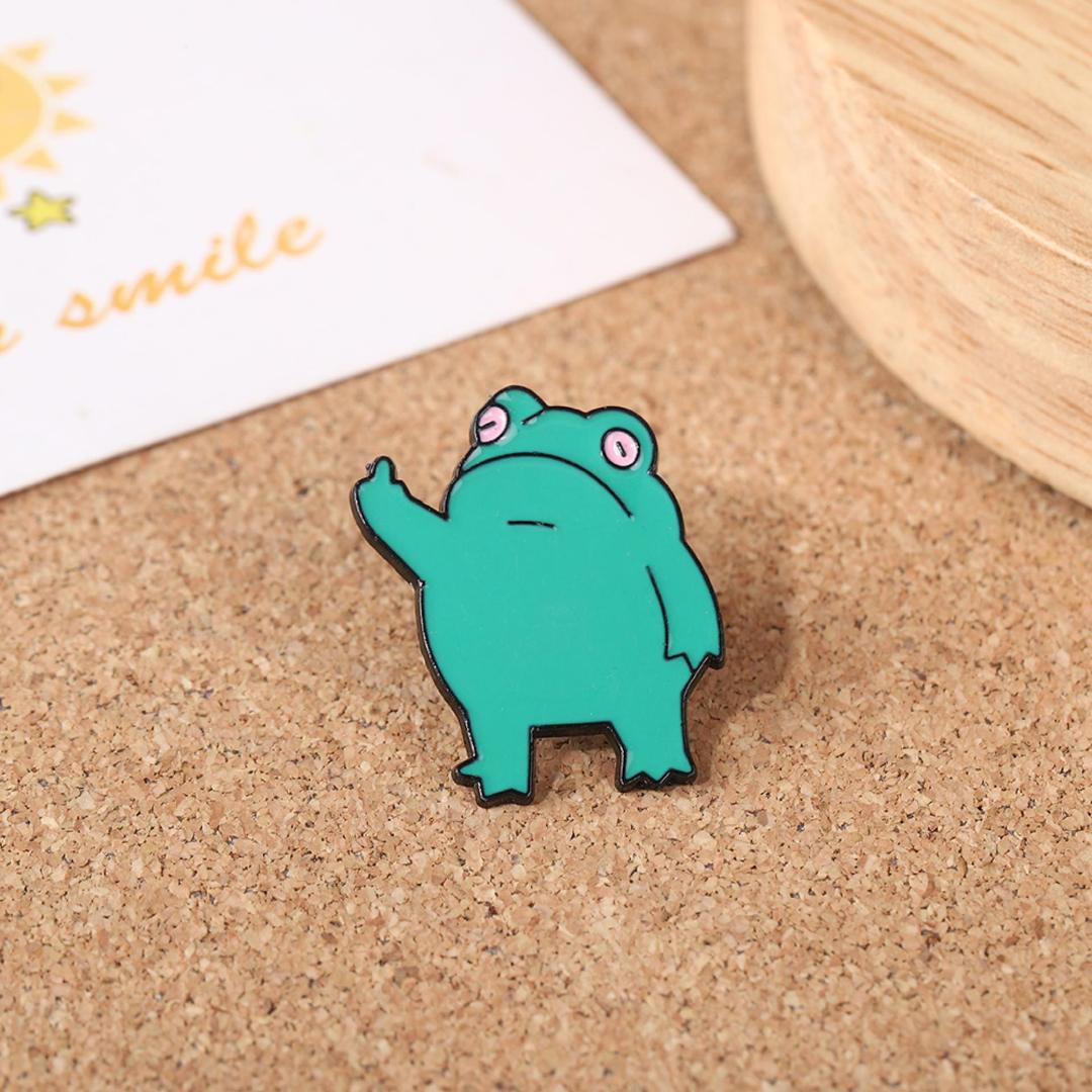 Middle finger gesture frog brooch funny vertical middle finger dripping oil frog backpack decorative buckle