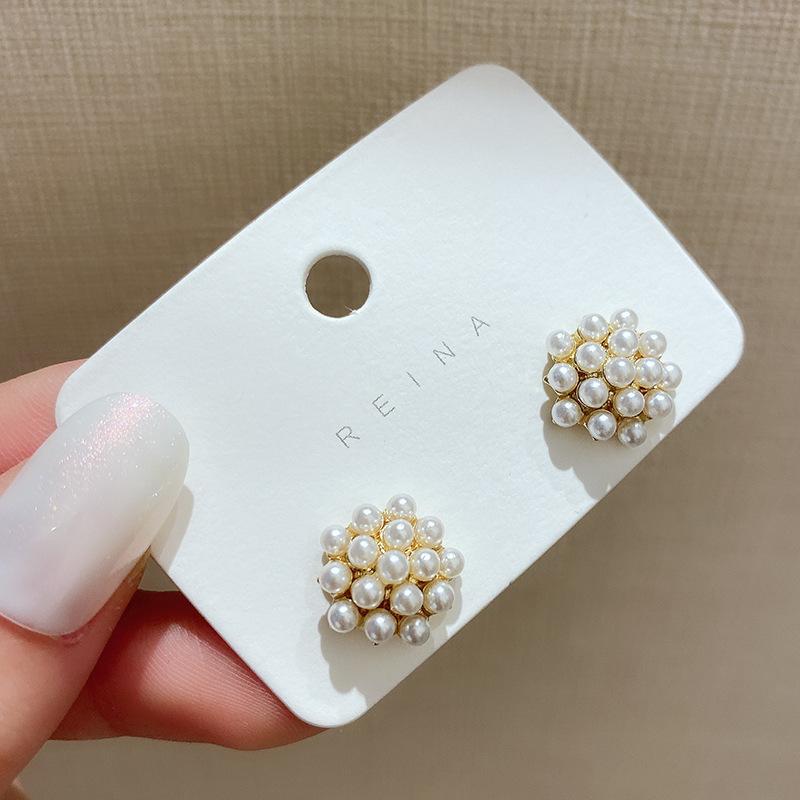 Dongdaemun new retro baroque simple personality pearl earrings court style personality temperament ear