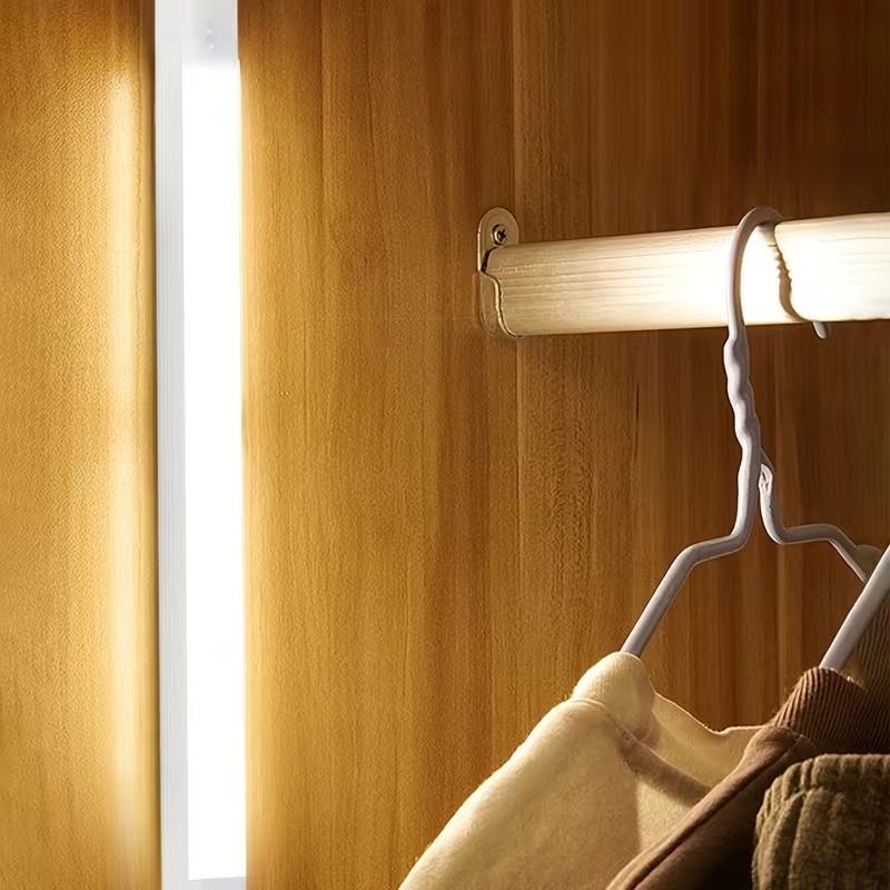 USB Wiederaufladbares Kabelloses LED Nachtlicht mit Bewegungssensor Wandmontiertes Nachtlicht Ideal für Büros, Schränke, Treppenhäuser, Küchen und Flure