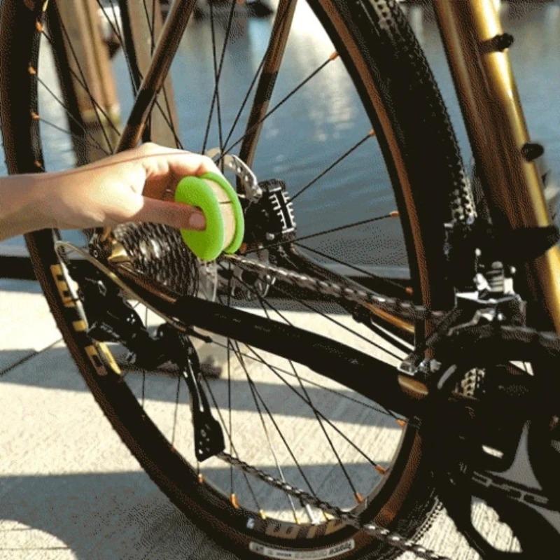 Durable Bike Chain Lubricator Bicycle Chain Oiler Lubricating Disc Bicycle Maintenance Tool Cycling Gear Roller Lubricant