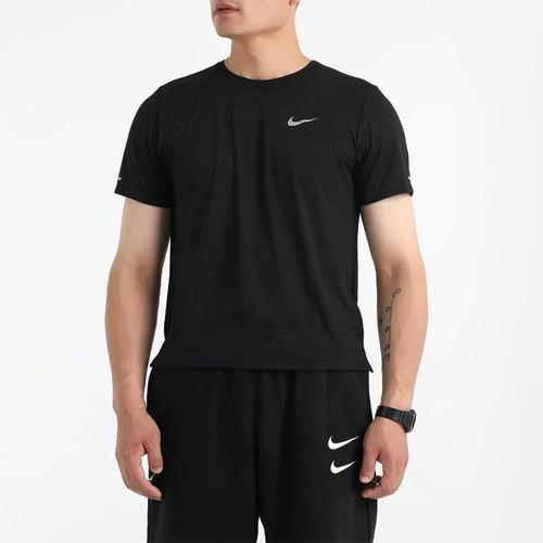 Nike Men's Running Training Short-Sleeve T-Shirt in Black