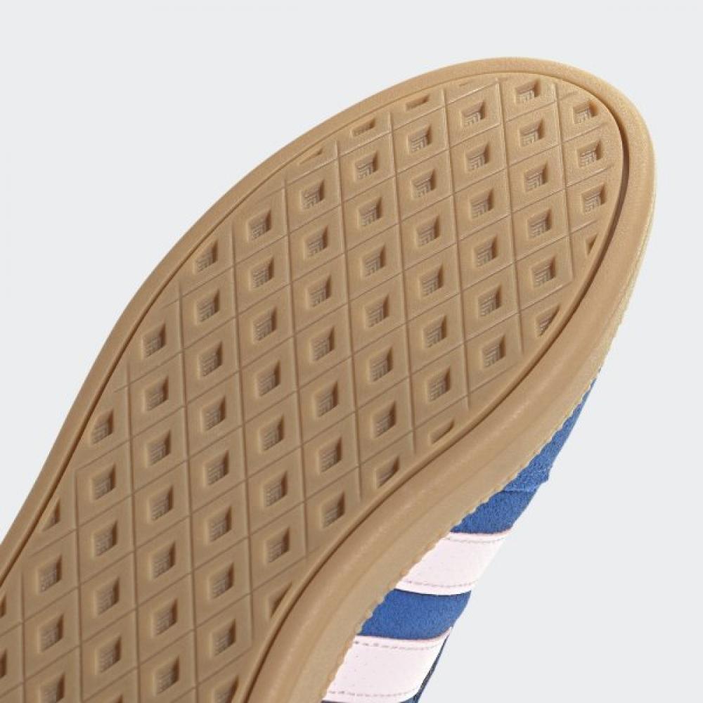 A comFortAble And StyliSh breAknet Slick Jh... thAt Further updAteS AdidAS S clASSic Look For Men And woMen