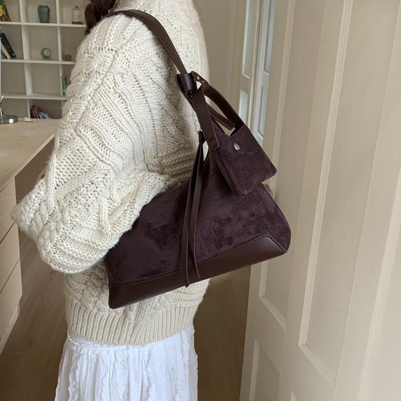 2025 autumn and winter new high-end versatile shoulder messenger bag lazy wind large capacity dumpling bag women's bag tote bag