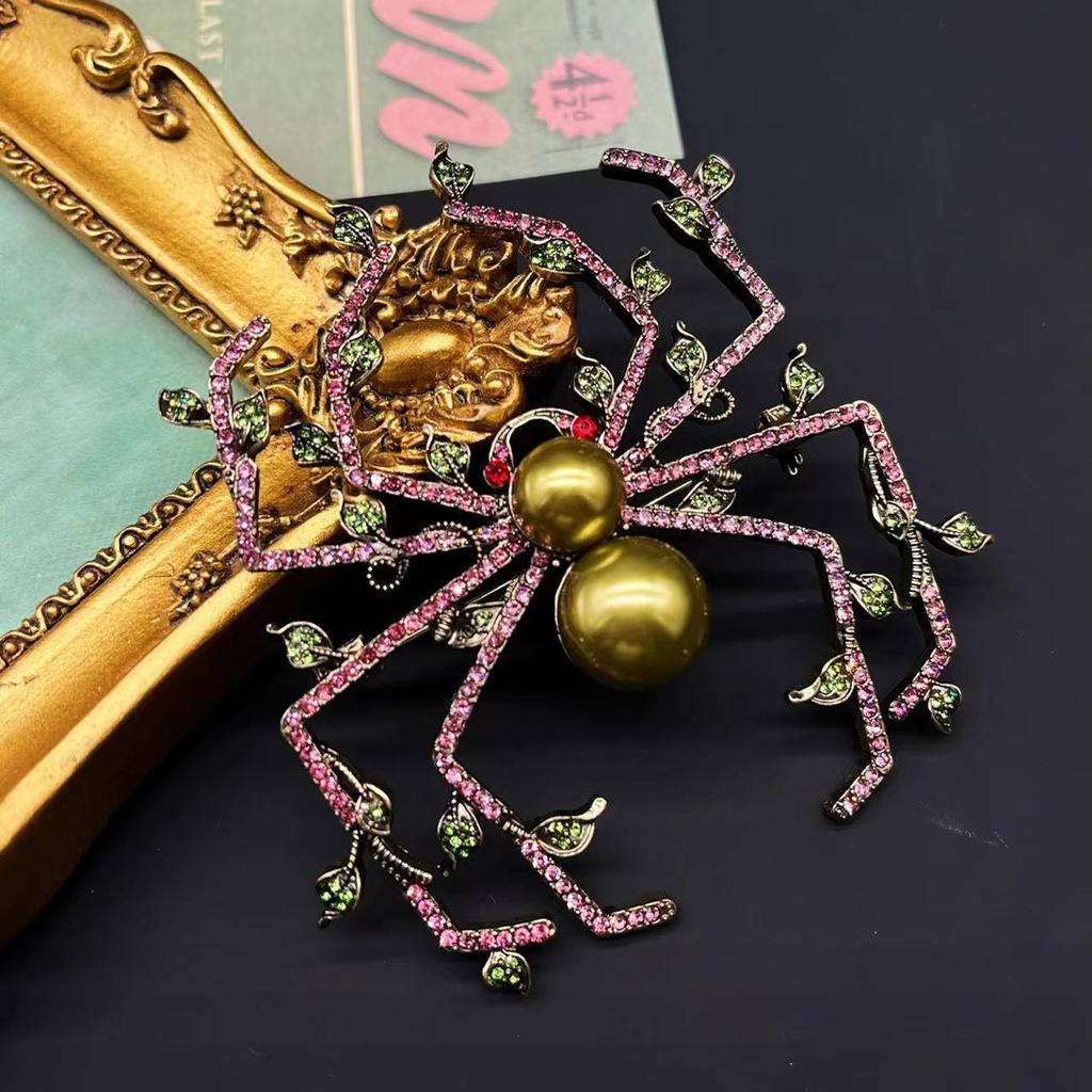 Vintage Middle Design Classic Big Spider Crystal Badges Pins For Women Men Palace Baroque Retro Insect Casual Brooches Corsage