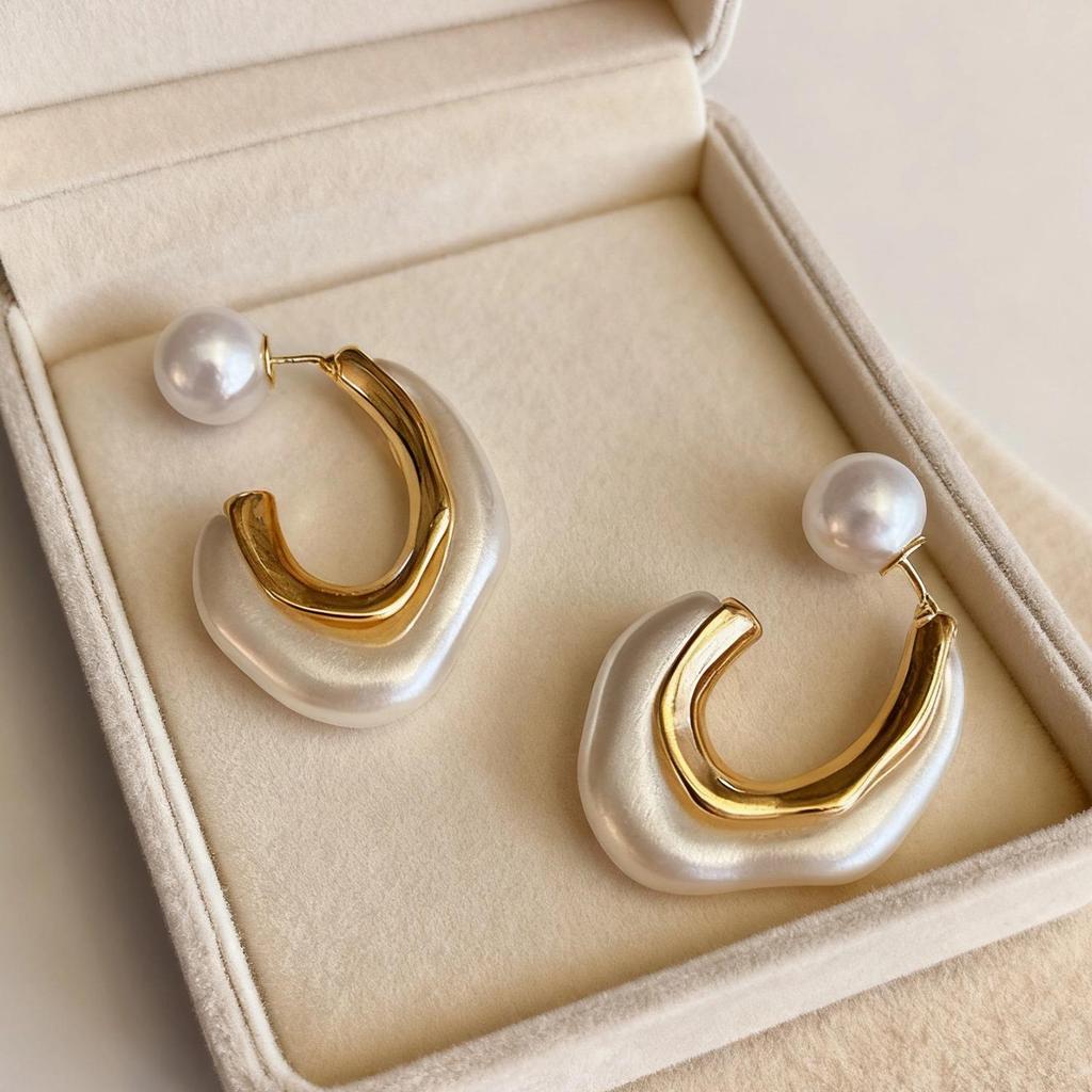 Miki French Retro Geometric Metal Stud Earrings: Versatile Cold Style Fashion Accessories