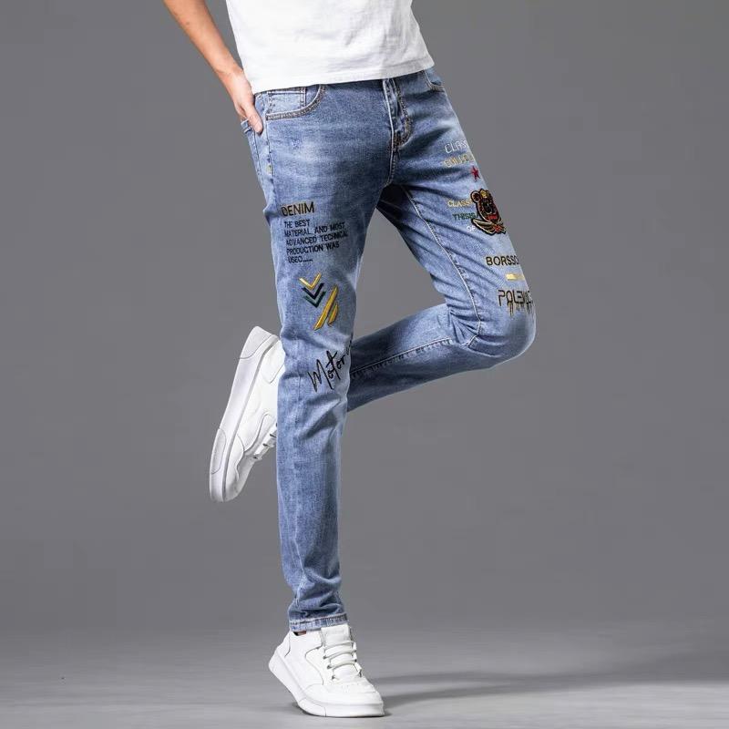 European Station Tide Brand Jeans bordados Color claro para hombres Primavera y otoño Nuevo estilo coreano Pantalones largos casuales ajustados de moda