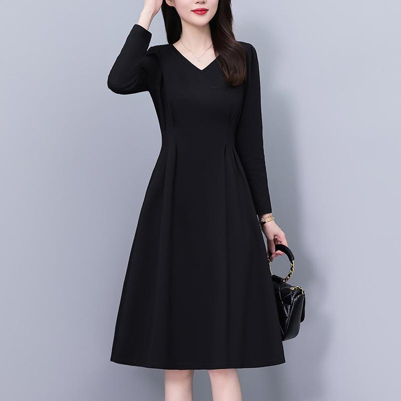 Elegant Black V-Neck Plus-Size Long-Sleeve Dress for Spring and Autumn