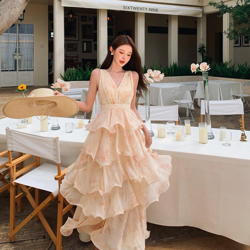 Holiday Style Waist Cake Skirt V-neck Suspender Dress Women's Spring and Summer Are Especially Beautiful Waist Skirt