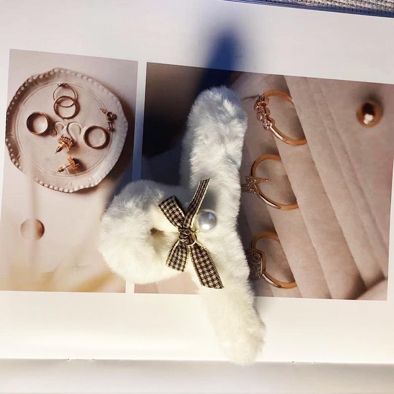Autumn/Winter Plush Cartoon Shark Bow Claw Clip - Fluffy, Large, Volume-Enhancing Hair Clip for Women