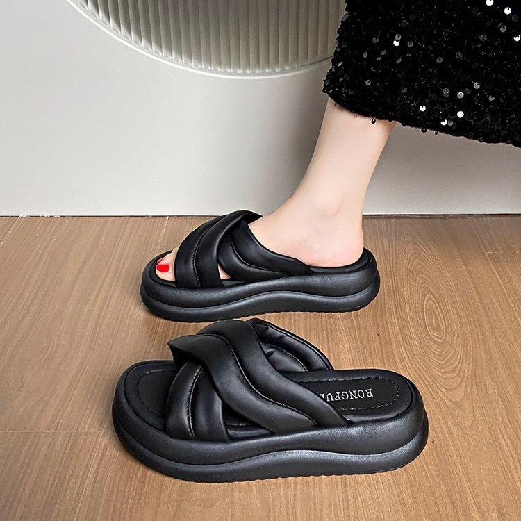 Cool Slippers Women's Summer Wear 2025 New Heightened Thick-soled Silver Slippers Internet Celebrity Fashion Versatile One-word Slippers