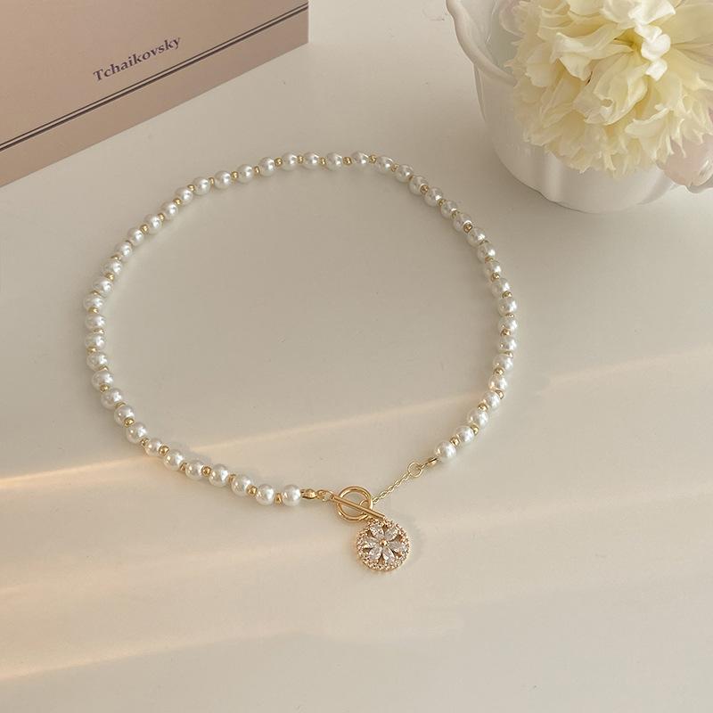 

Ожерелье из жемчуга Сяосянфэн, цепочка на шею, женская, легкая роскошь, высококлассное, с чувством дизайна, нишевое, кулон в виде цветка, цепочка для ключицы, аксессуары