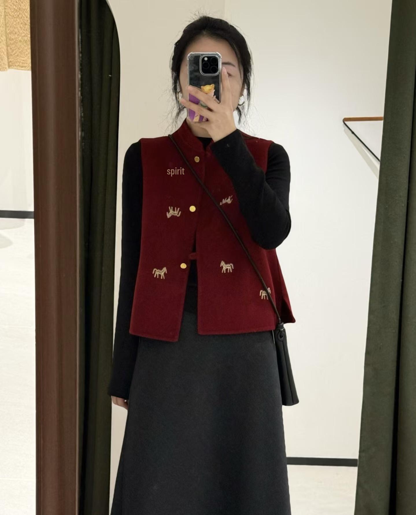 

Red Double-Sided Wool Vest: Modern Chinese Style Women s Short Cashmere Jacket (2026) M (120-140 jin)