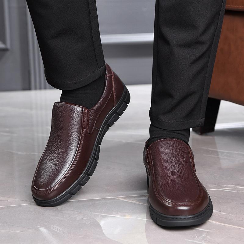 Men's casual leather shoes Cowhide thermal shoes Large size men's shoes Middle-aged and elderly shoes