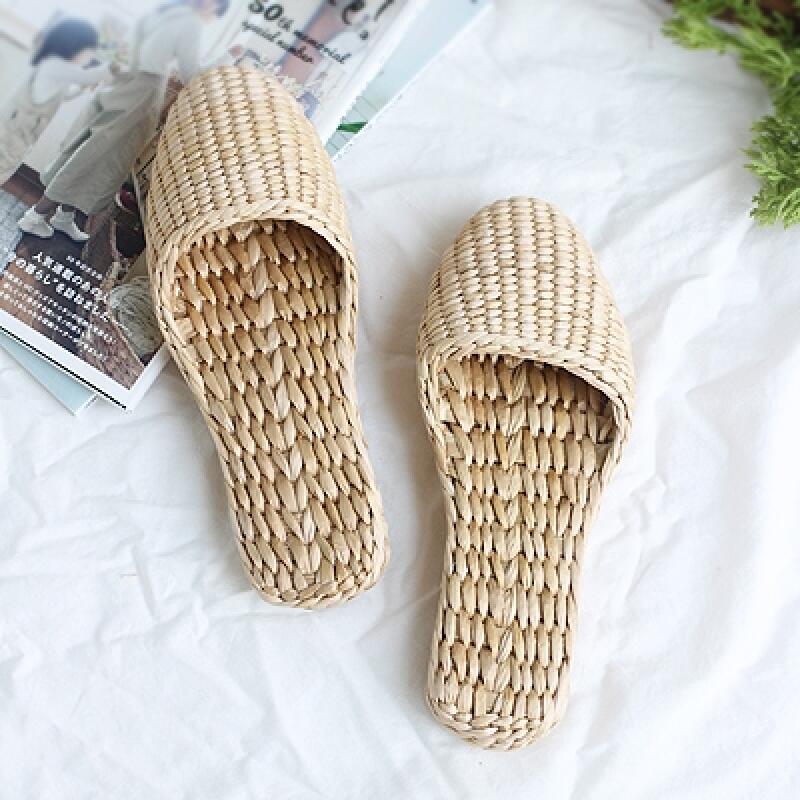 Basic rattan slippers