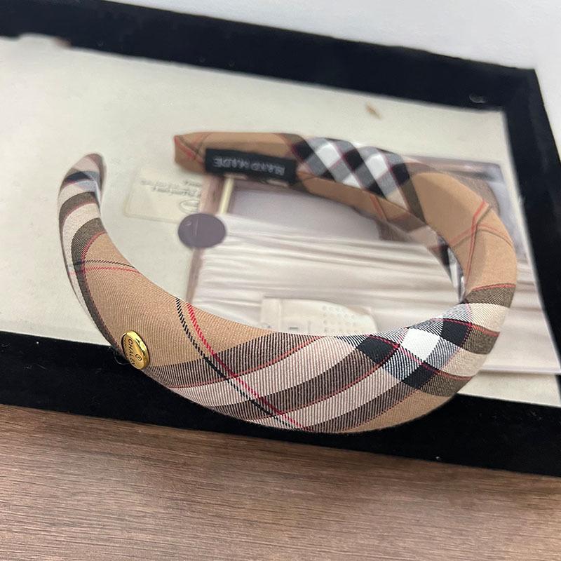 

2024 Women s High-End College Style Headband: Fashionable, Versatile, High Skull Design for Autumn and Winter