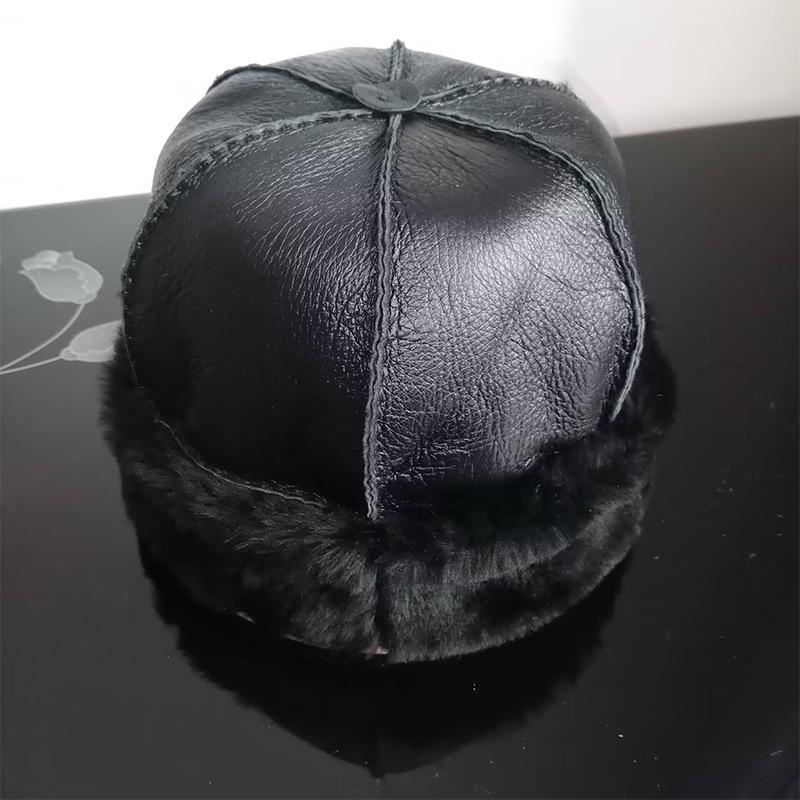 

Цельная меховая шапка ручной работы из овчины, которую хозяин дома использовал для защиты от холода и ветра зимой, а также теплые бархатные наушники one size чёрный