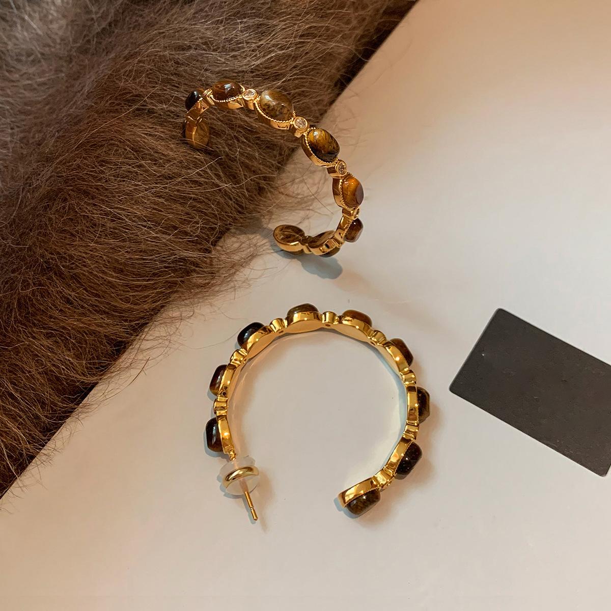 Серьги-пусеты из камня «тигровый глаз» с гальваническим покрытием из настоящего золота, серьги с ретро-темпераментом Майяра, серьги-ниша легкой роскоши, женские