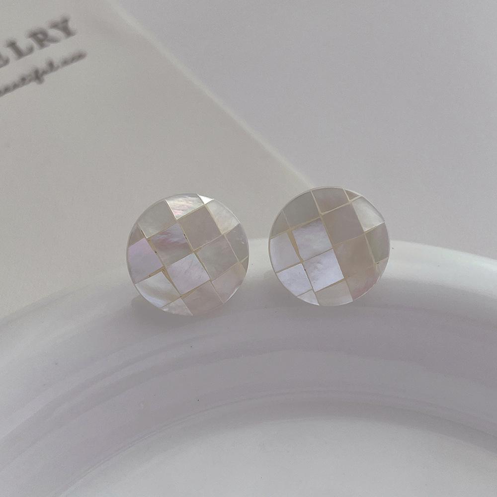 Geometric Mosaic Heart Shell Earrings: Elegant, Minimalist Design for Women