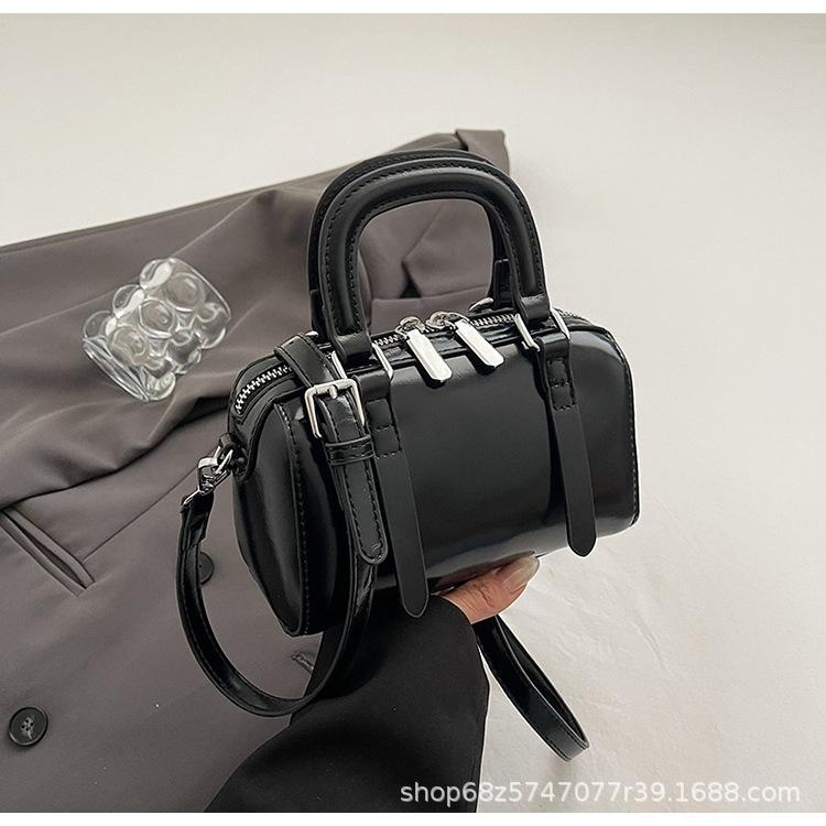 

High-end super hot small bag women s 2025 new fashion and versatile crossbody bag fashion explosive portable Boston